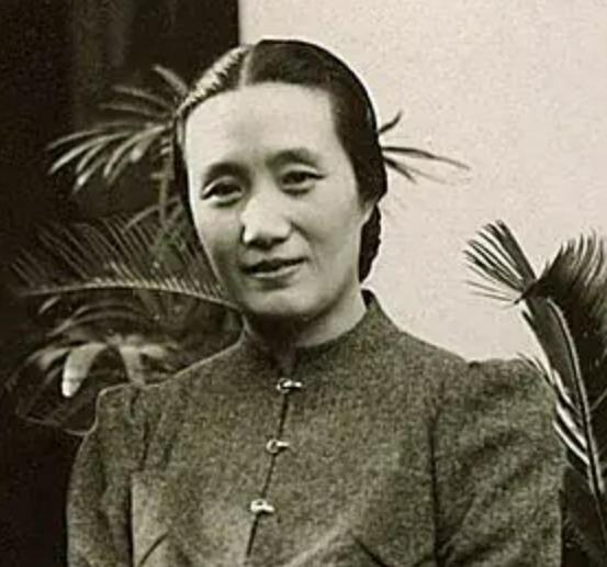 1935年，杜月笙带领手下去最火的锦江川菜馆吃饭，但这个菜馆有个规定:无论客人身