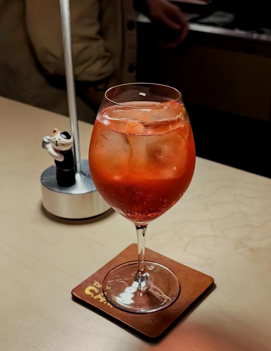 去一次就把人家经典酒单喝了一半
两个酒量都不错的人出去喝的后果就是能一次把经典酒