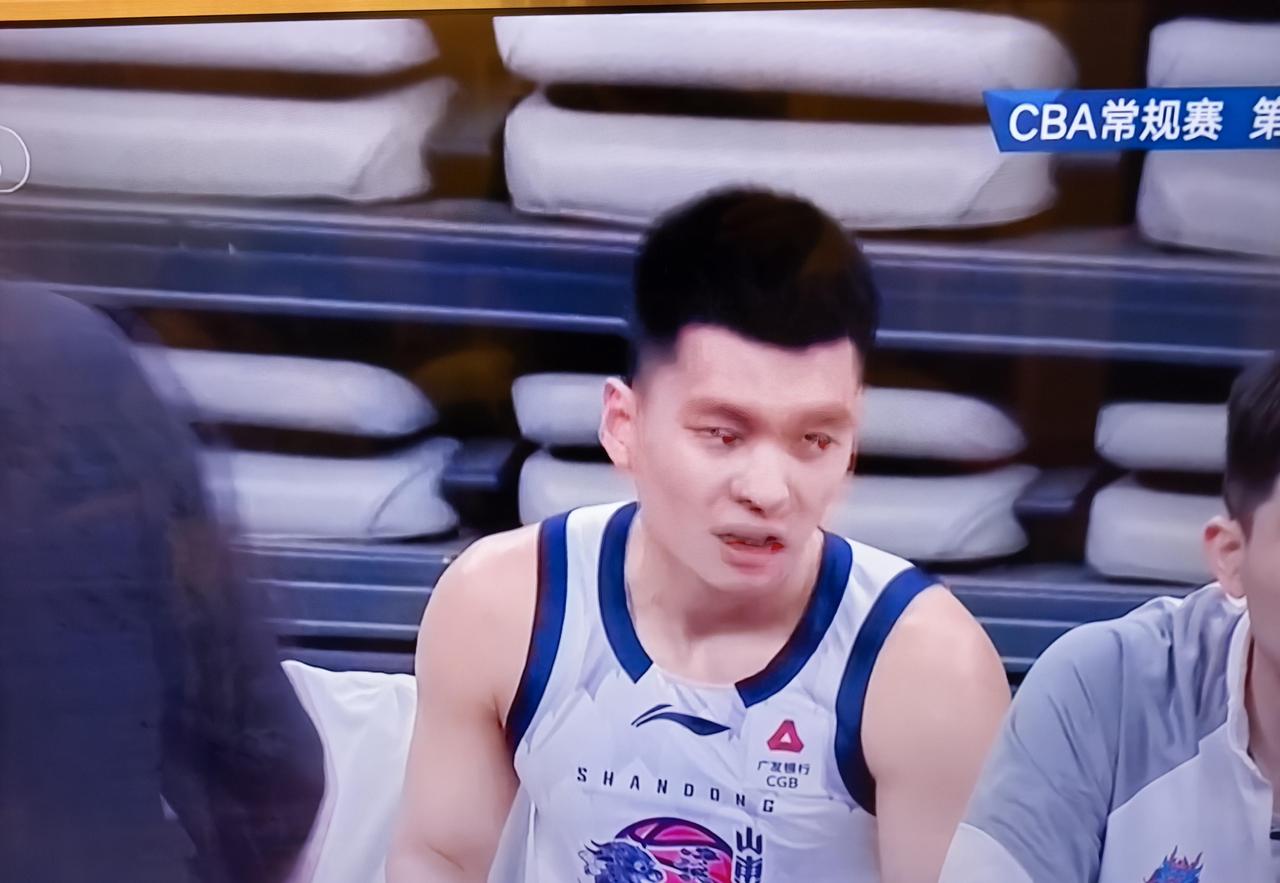 深圳队为季后赛雪藏核心主力，却遭遇看似“放弃抵抗”的山东队绝地反击，替补阵容成为