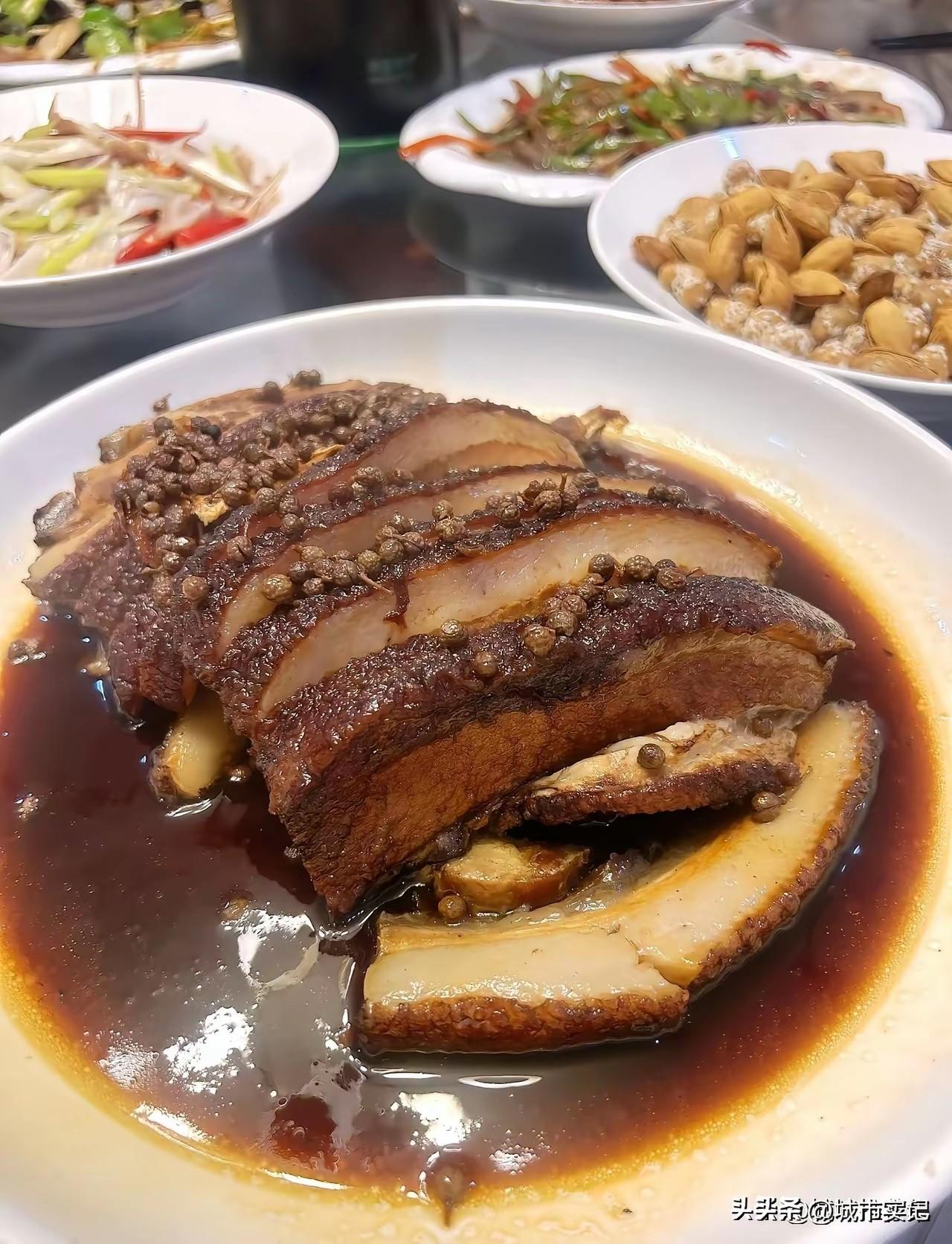 今天介绍一个宿迁本土特色菜，花椒肉，软糯不腻，大油已经去掉，肥瘦相间，🥩肉香满