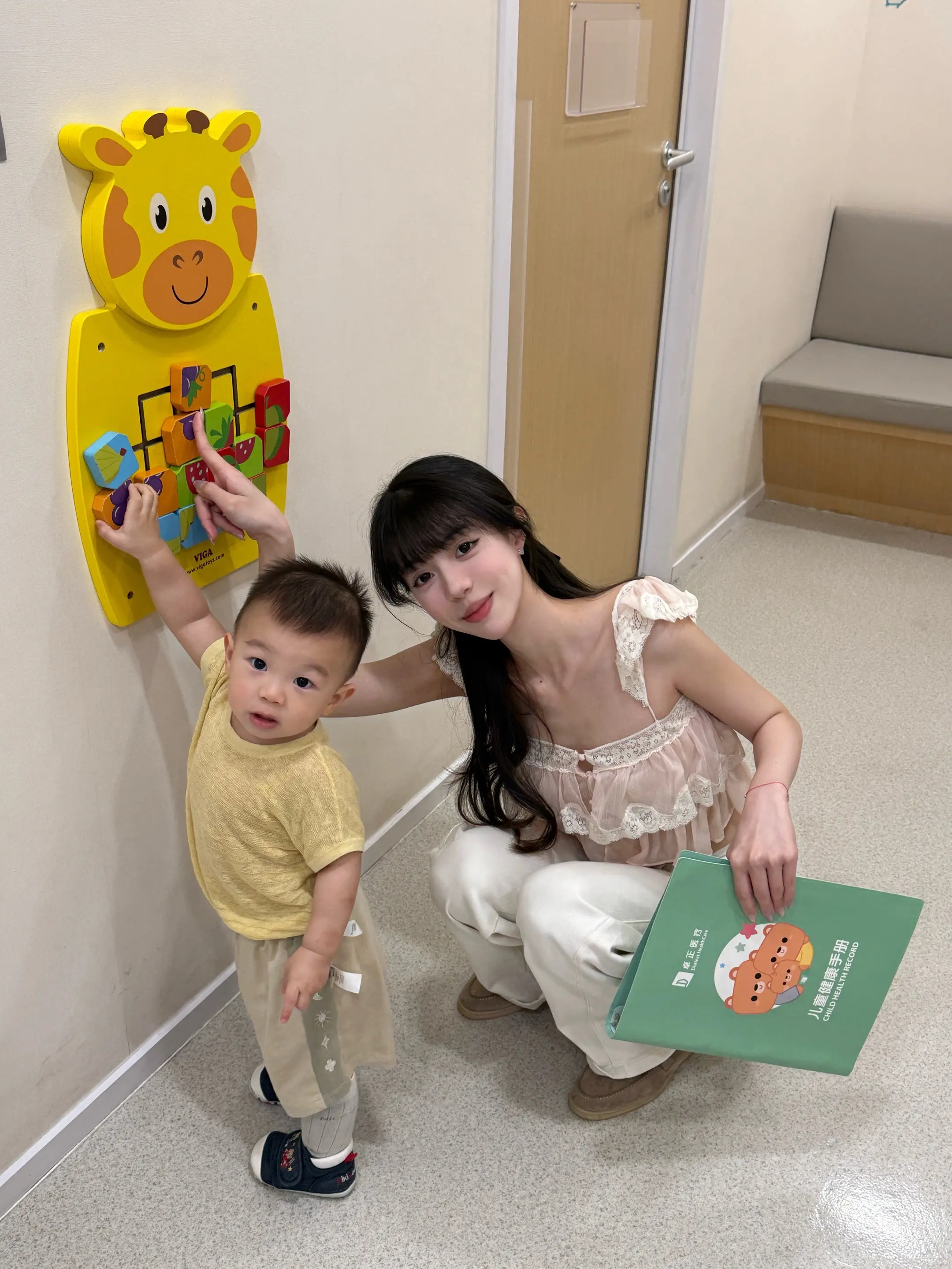 我可能会后悔很多事 但在最漂亮的年纪生下可爱的你 绝不在其中