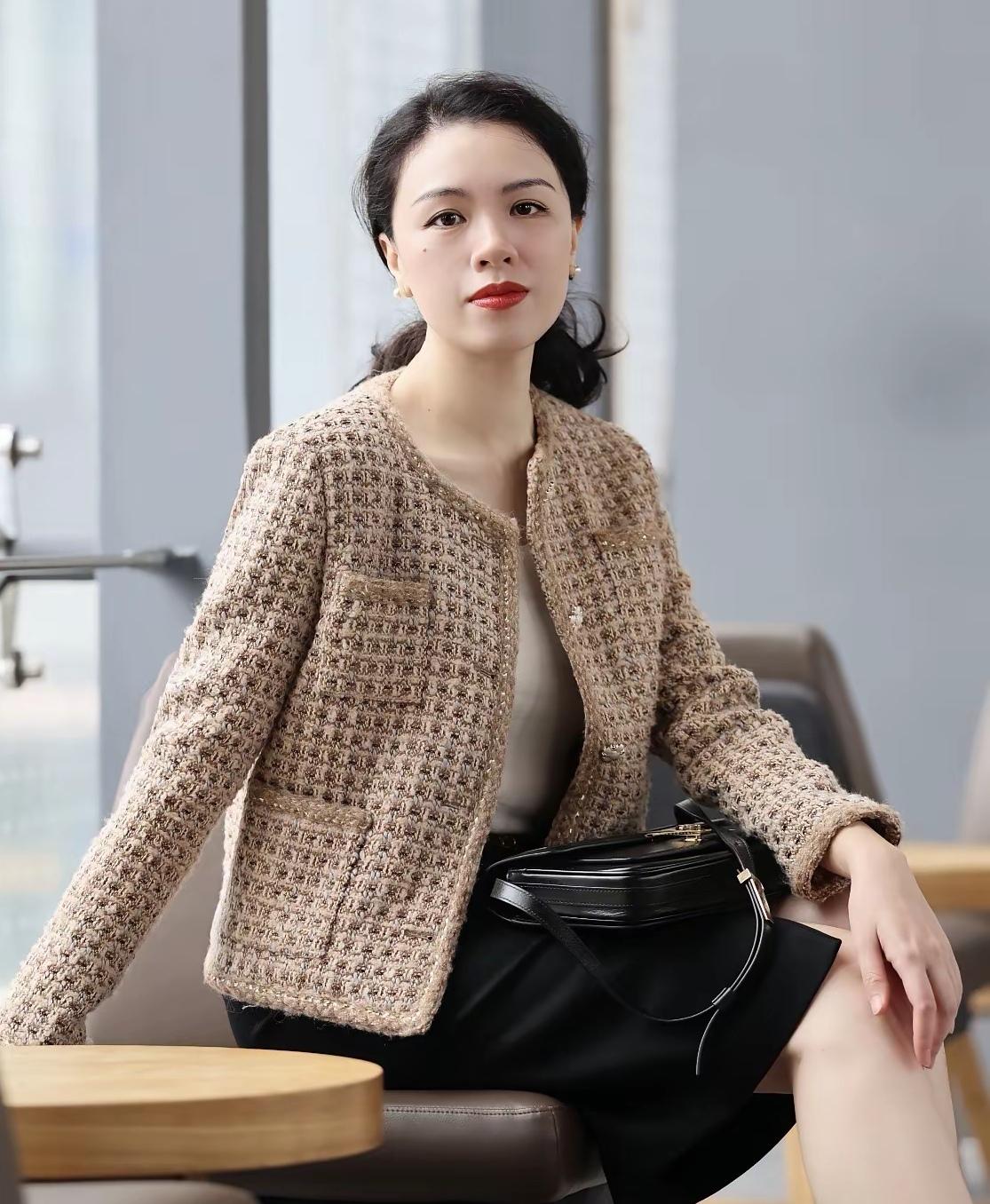 人生苦短，跟谁在一起舒服就跟谁在一起。累了就躲远点，取悦别人不如取悦自己。