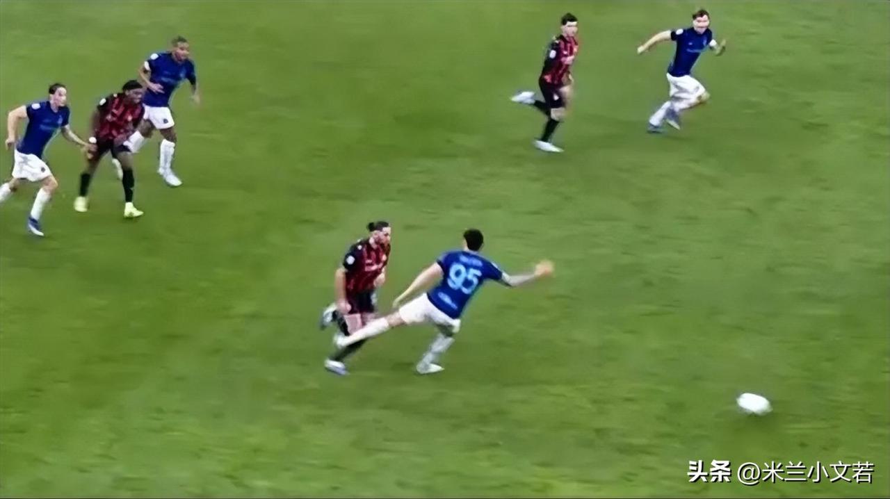 拔丝托尼被拉比奥特震伤，拉比奥特不讲武德，在足球场上用内力伤人，裁判被AC米兰收