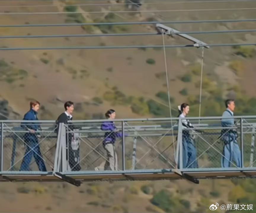 陈星旭问林一紧张吗林一陈星旭你俩有点暧昧了地球超新鲜这段对话能引发热议并不意外，