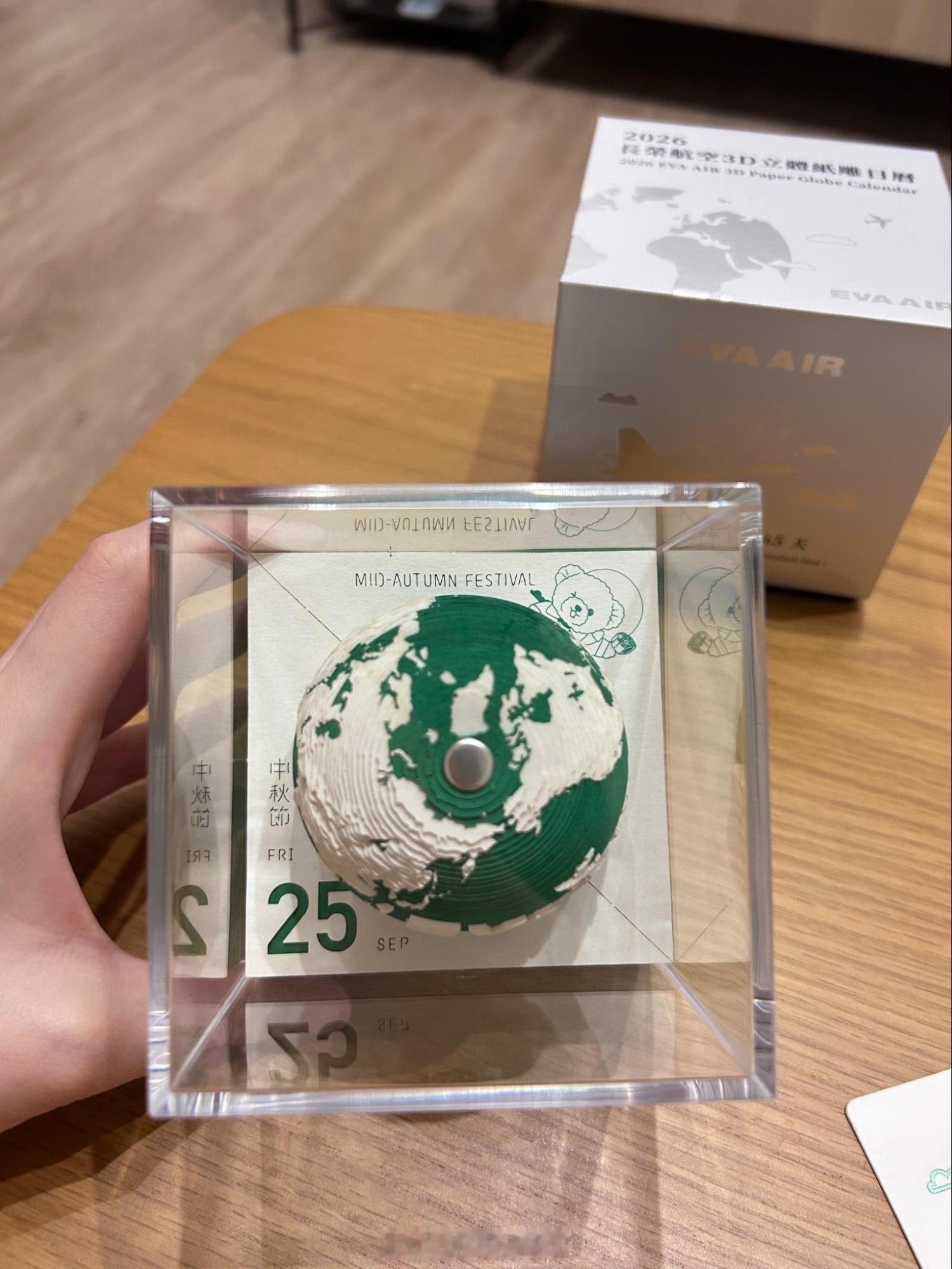 不能买太好玩的台历，否则很可能坚持不到新年。设计印刷日历