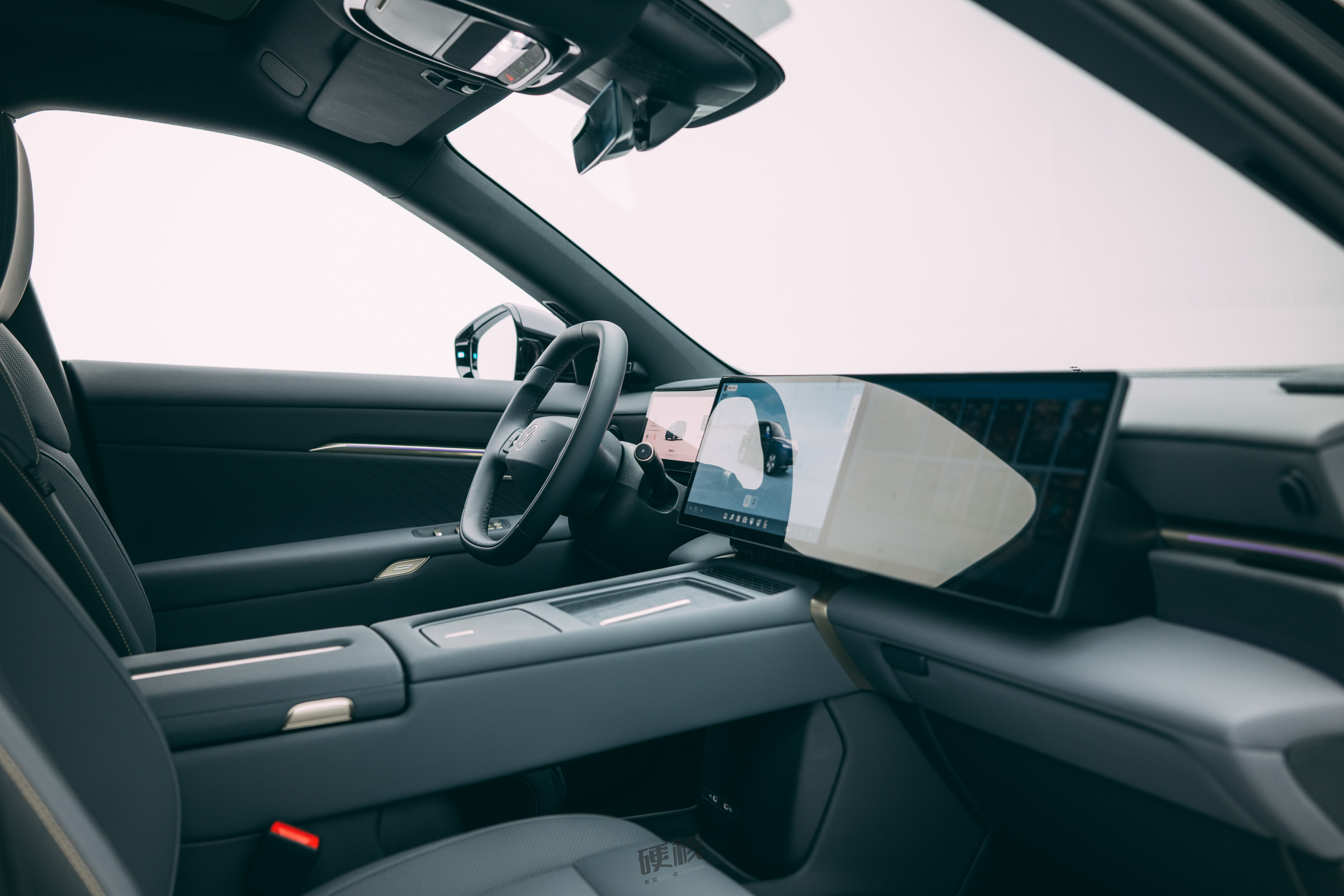 拍了一套 与众08大众最近几台电动车的设计非常克制，这台车似乎更明显。与众08e