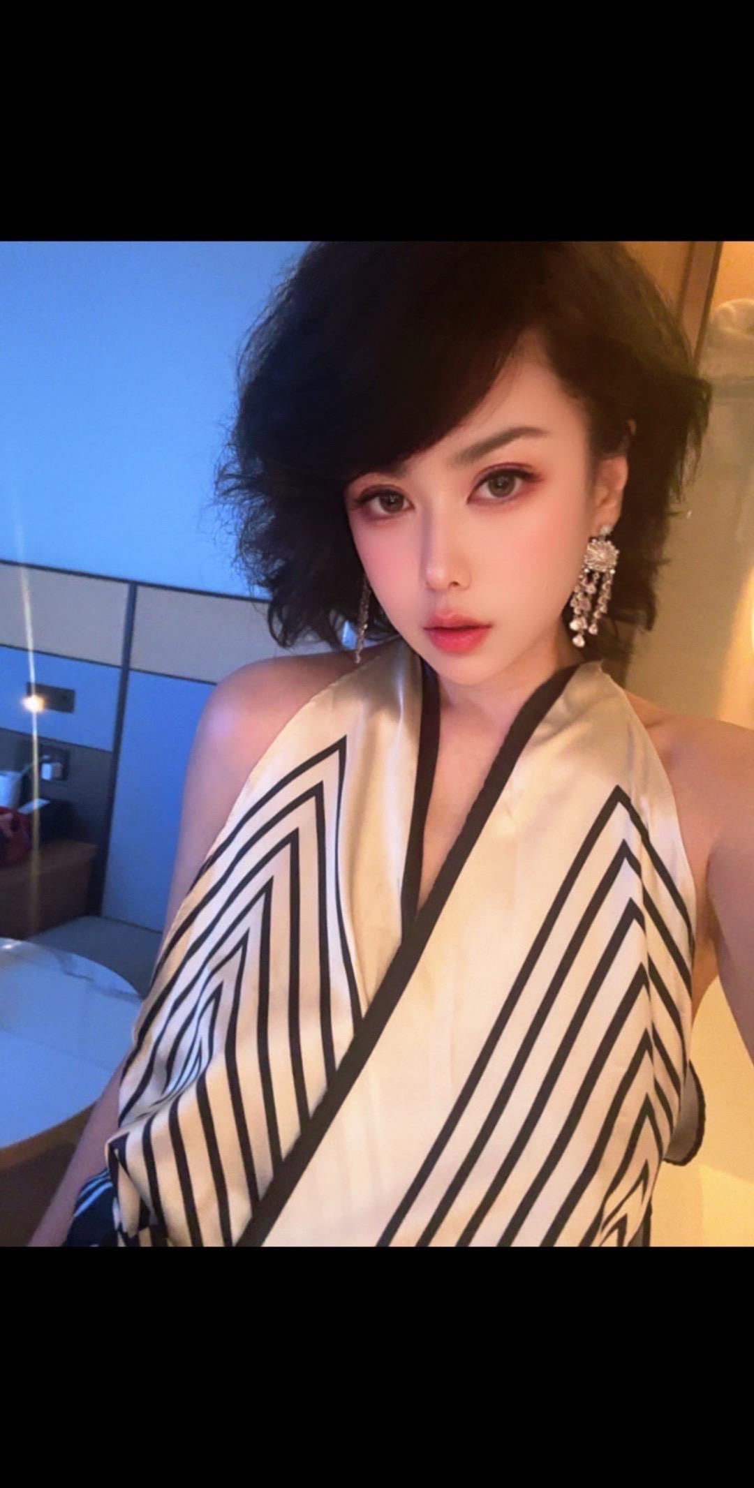 最近都是日更🤣我当朋友圈发、你们当刷朋友圈✌️，天天私信说认识我的...