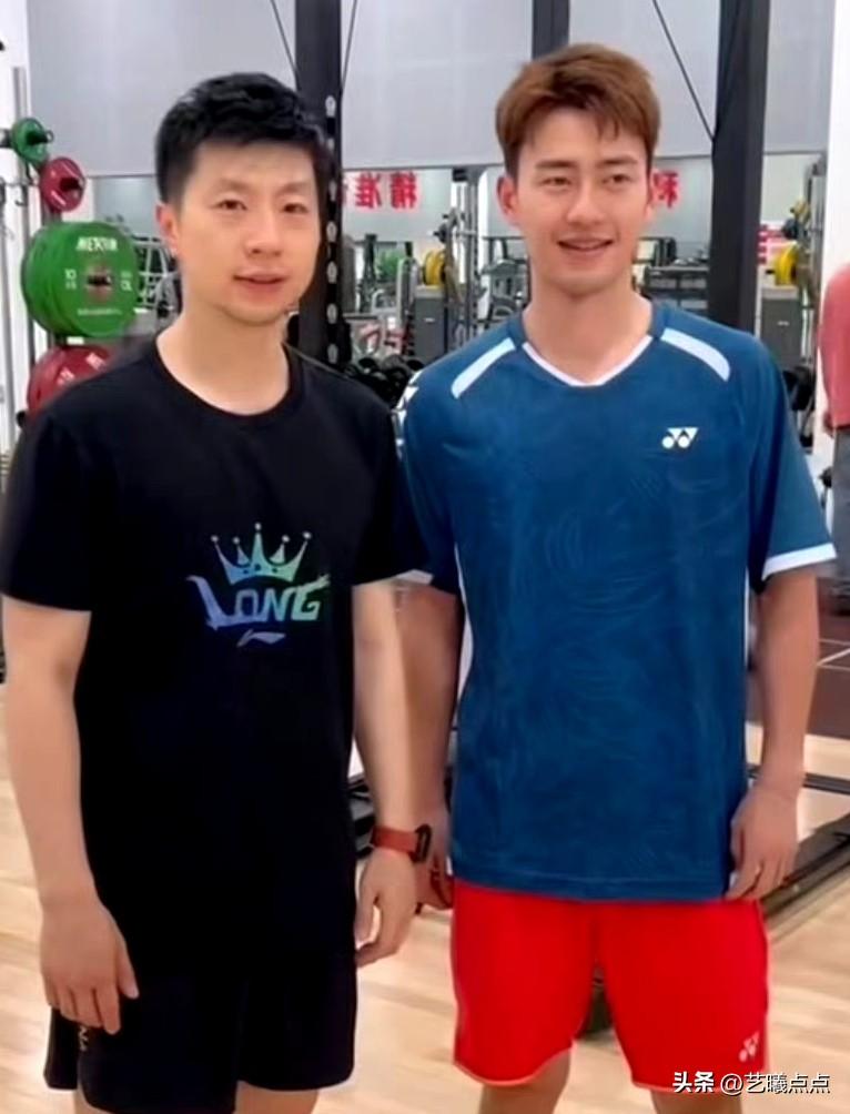 体坛两帅哥同框啦！
马龙身材一级棒；
王昶五官很精致。
两人共同点：都具浓浓的阳