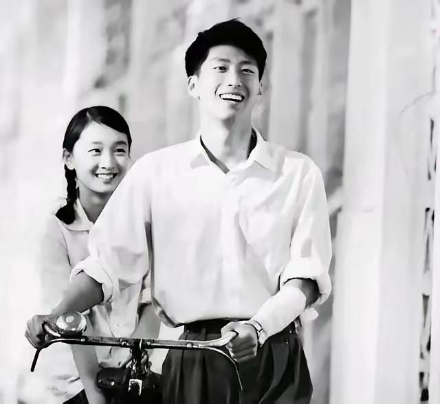 1972年，21岁的下乡知青李文忠从水中救起一名11岁的落水女童，令人意外的是，