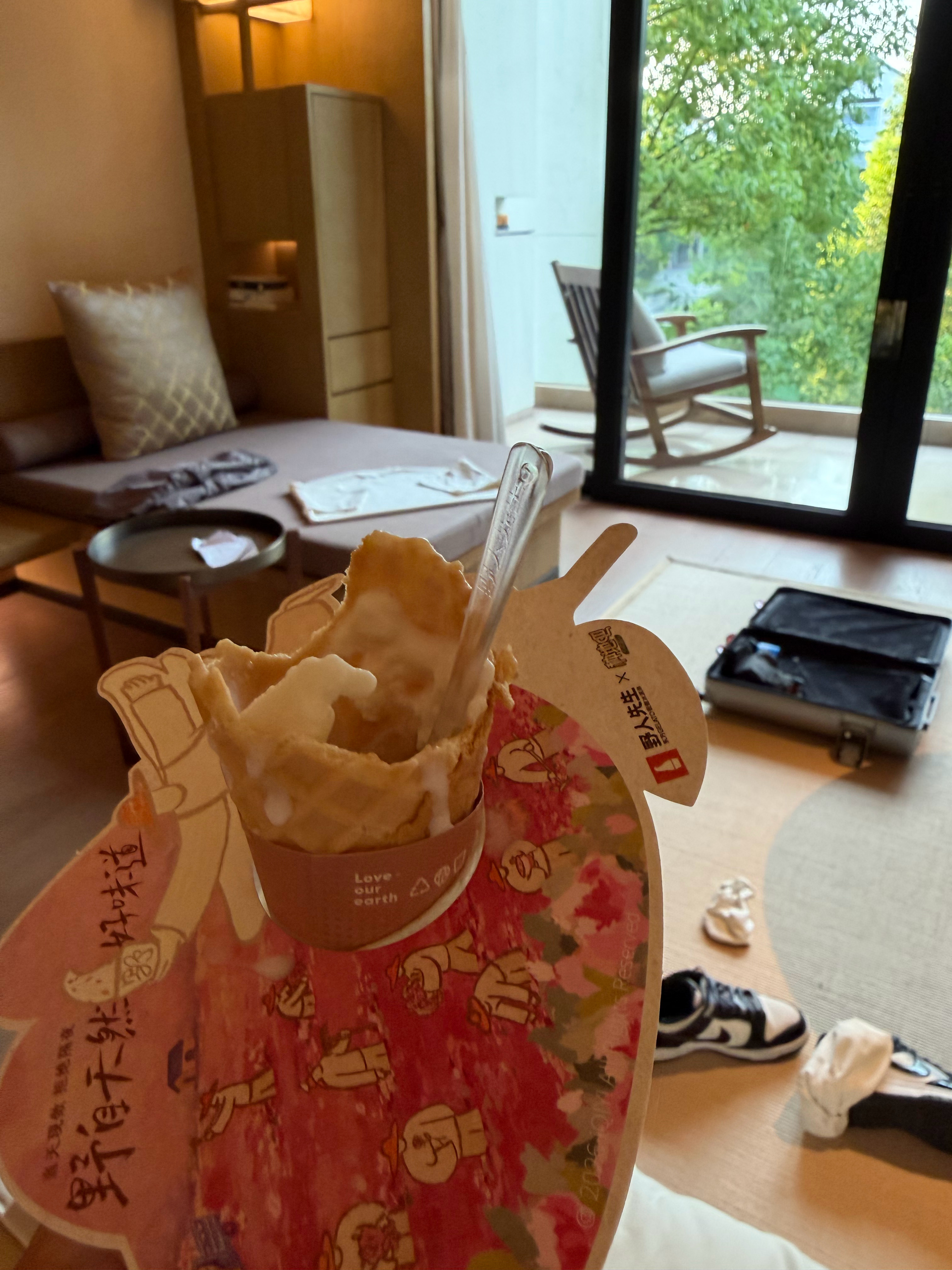 来参加活动 小学同学是媒介 请我吃了个冰淇淋🍦上次我俩一起吃冰淇淋🍦还是20