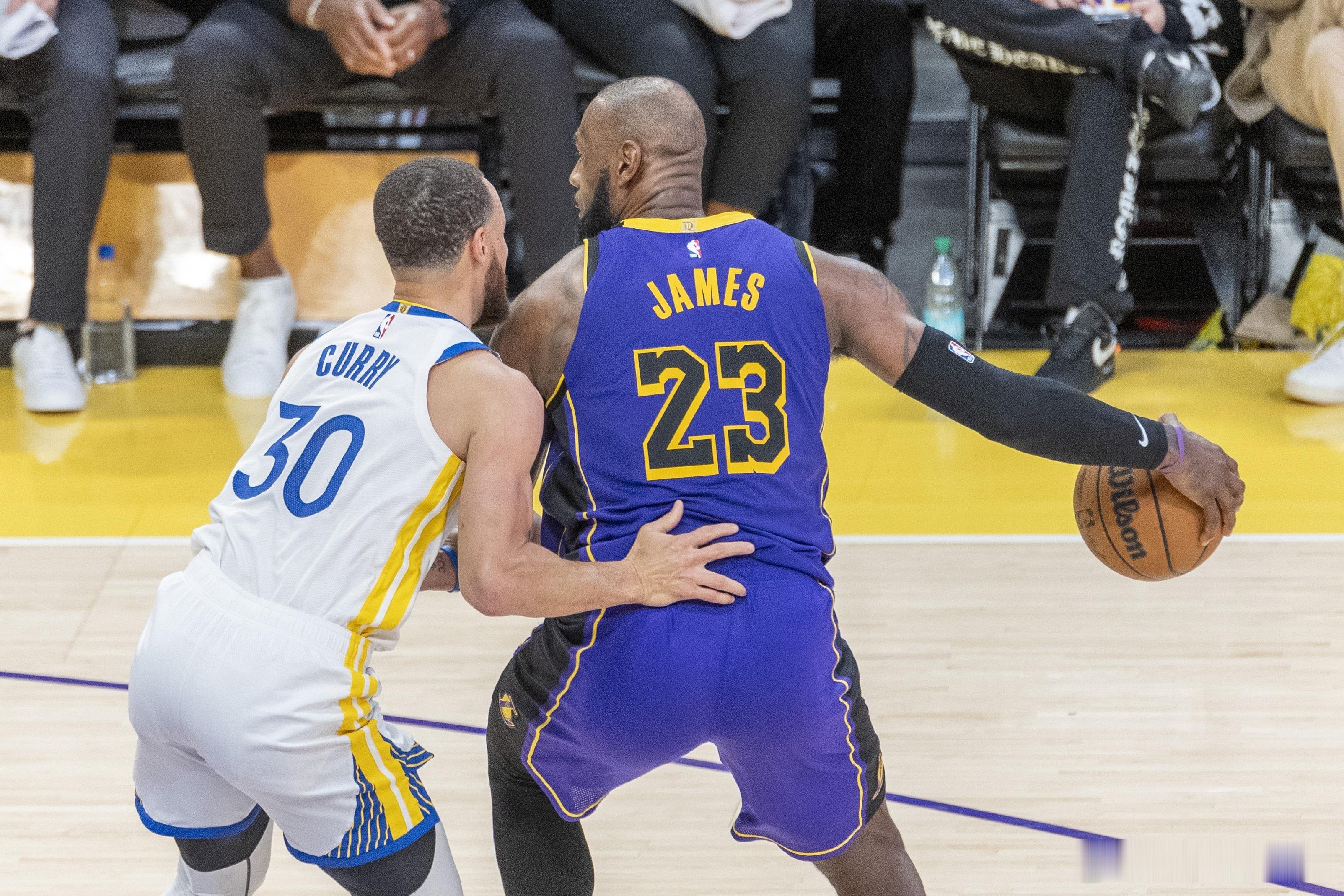 NBA伊戈达拉勇士都是空中作业！詹姆斯对勇士表现出兴趣 这恰恰印证了库里的伟大！