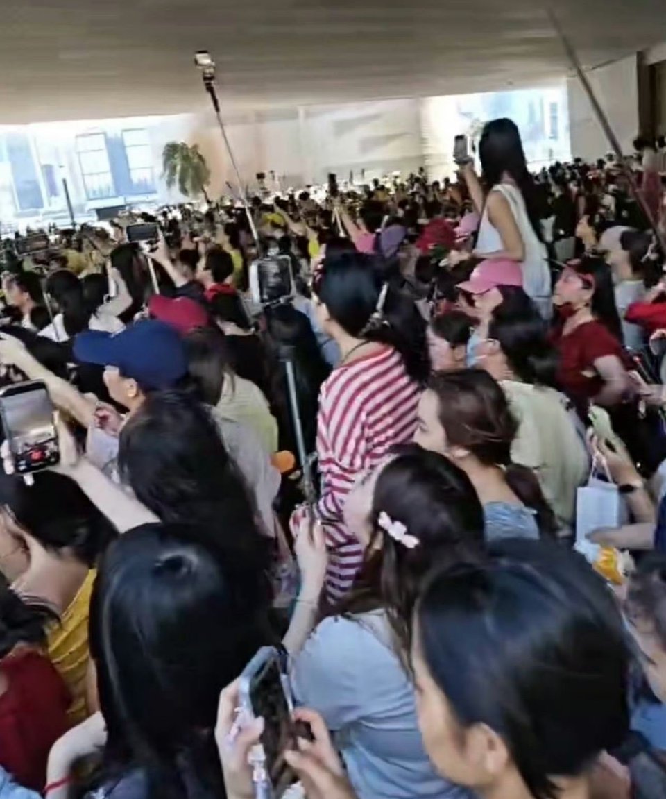肖战香港人气超级顶流还需要多说吗？在国内国外都是顶级，人气爆棚，这不需要多说