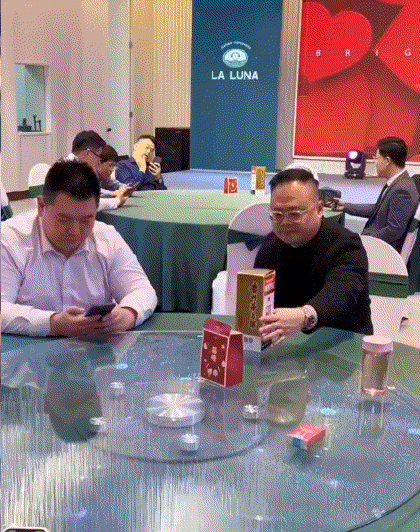 网友:顺手牵羊？