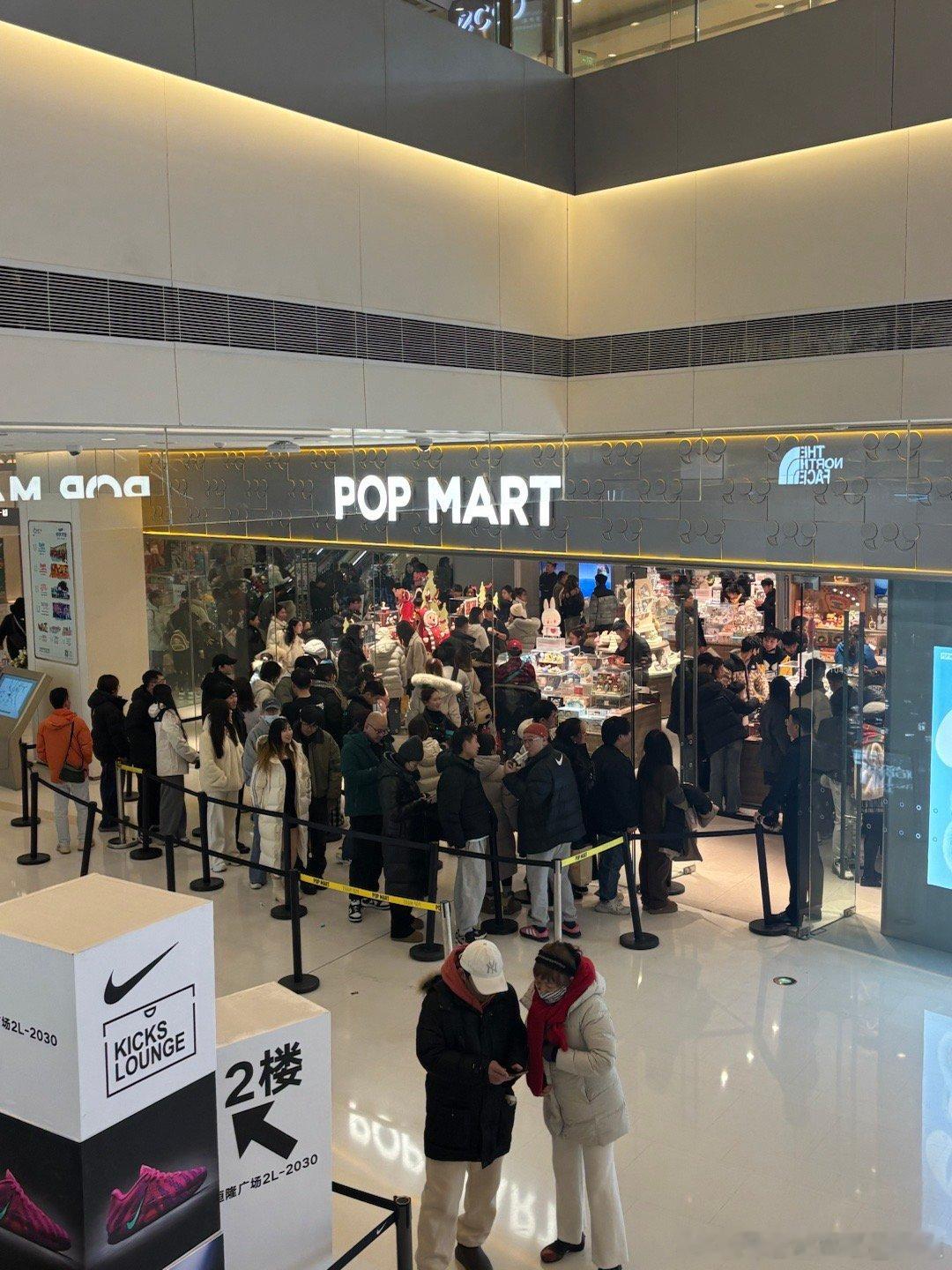 恒隆泡泡玛特需要排队才能进 