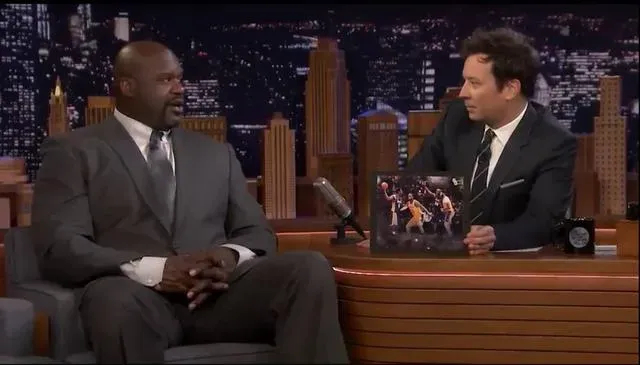 奥尼尔说，就现役球员中NBA球员个人认为技术最好的只有三个人。1.哈登，一个攻守
