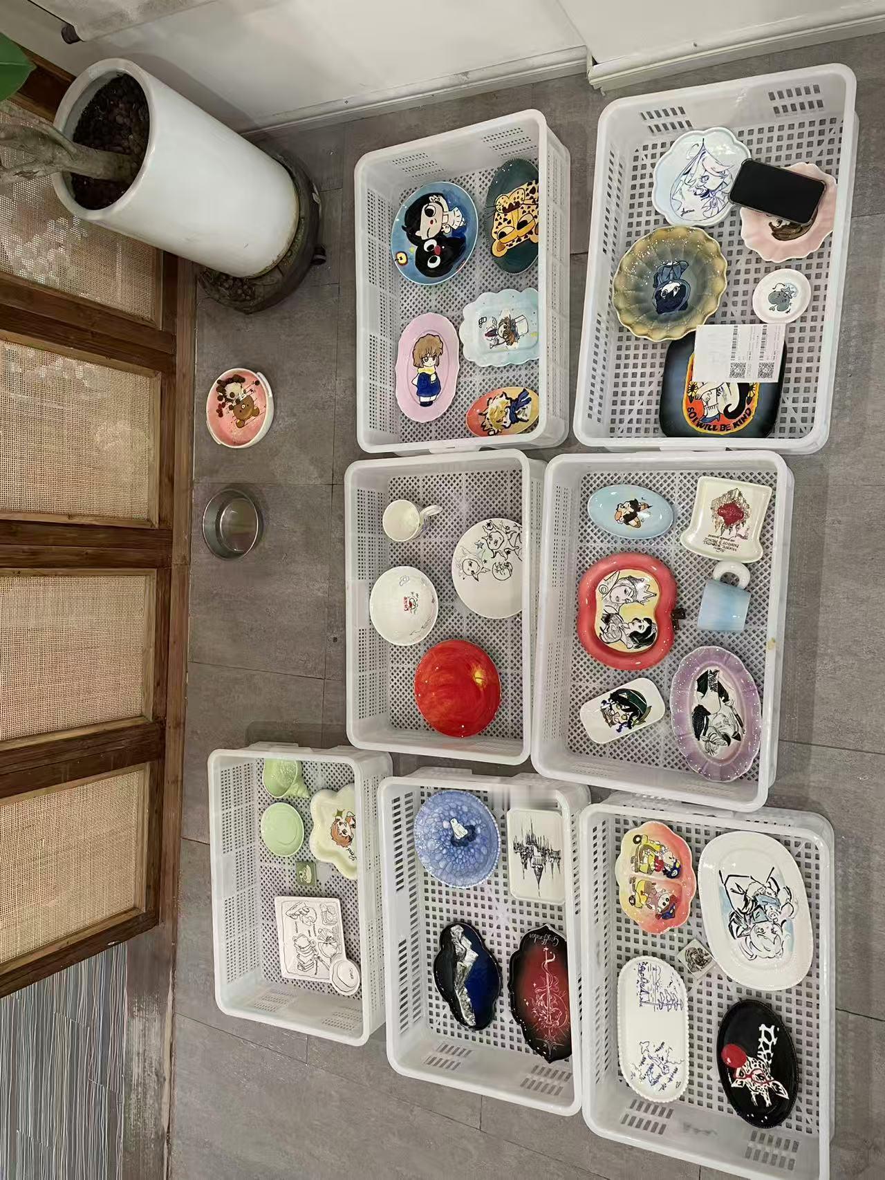 哇塞！这么快烧好了！！哈哈哈哈~看着还不错呢！！！开心！！！ 景德镇画盘子之旅