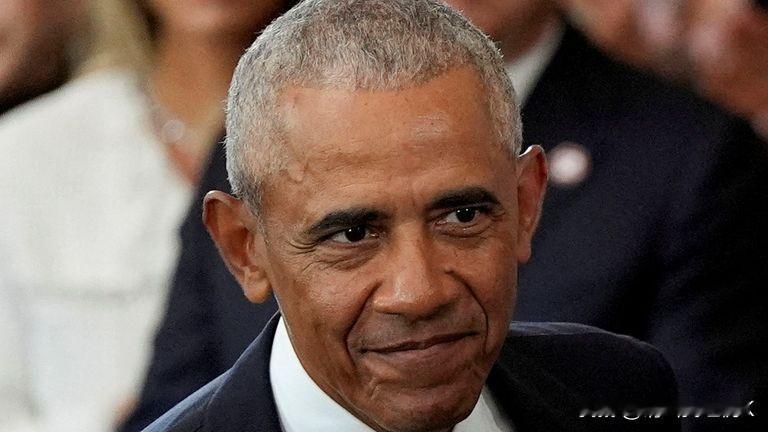 奥巴马回应特朗普分享的种族主义视频，该视频将他与妻子比作猿类
在同一采访中，巴拉