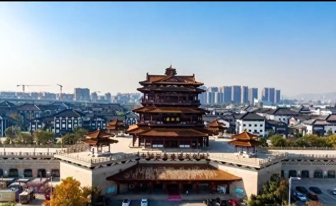 睢宁人自己都常被问“你家那地方到底念啥”，外地司机导航念成“准宁”，高铁报站听成
