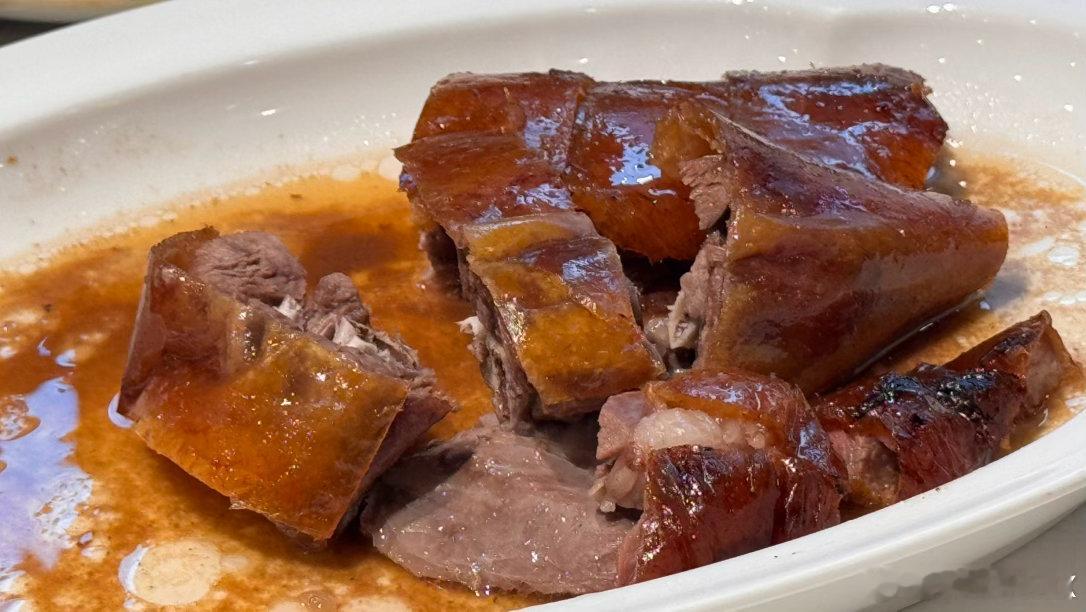 虽然这次找不到新茶餐厅但是我在北京发现一家广东人主理的饭店门面没有什么食欲，但里