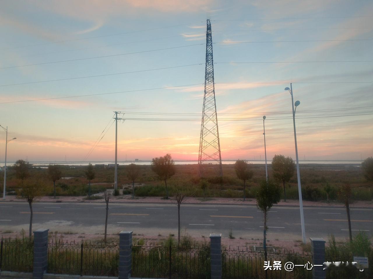 众友友早上好！
今天是9月11日星期五，日出时间5.48分，日落时间6.26分，