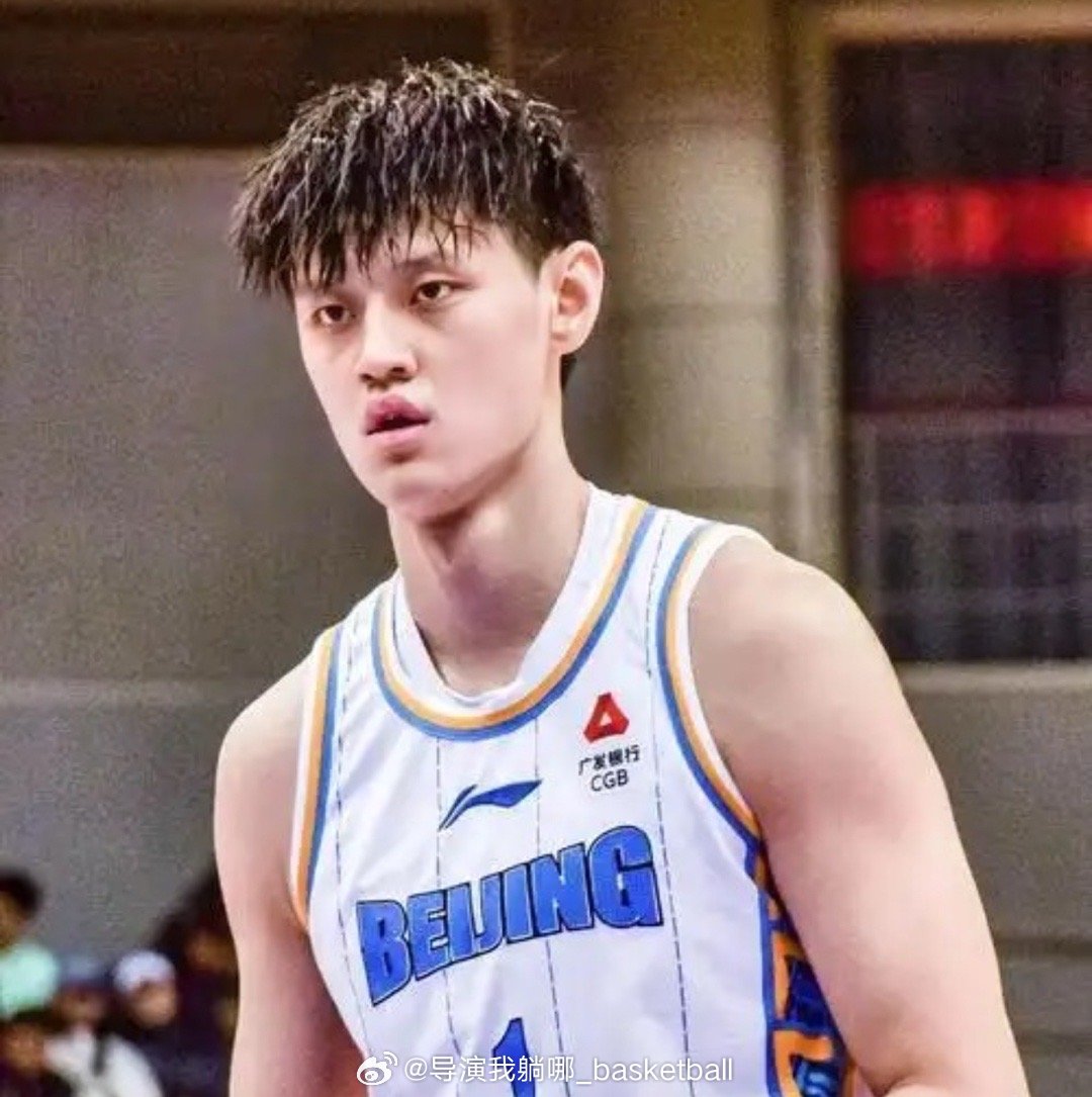 成功走出舒适圈，NBA布鲁克林篮网与中国球员曾凡博签下一份合同篮网将签约曾凡博 
