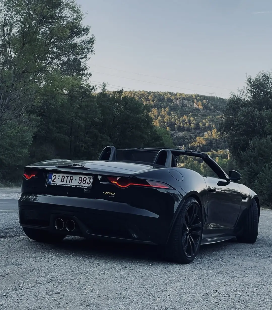 Black Jaguar FTYPE。