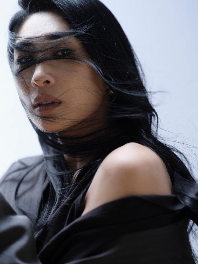 淡淡在舞台上信念是第一位慢慢调整呼吸、放松身心，用平稳的心态迎接每一次公演挑战。