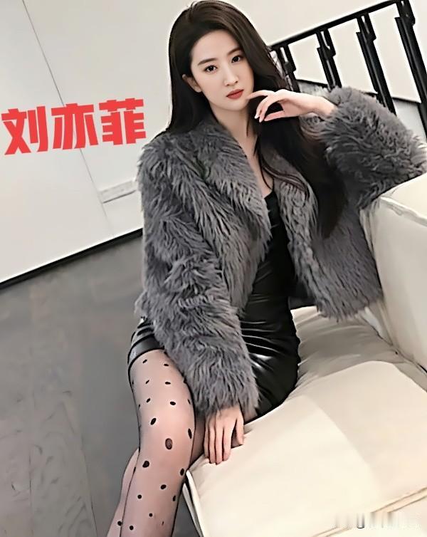 刘亦菲套装造型惊艳绝伦气质优雅性感妩媚让人眼前一亮  女明星 气质女明星