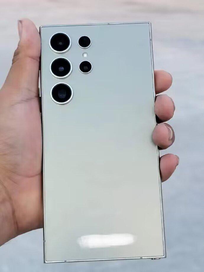 网传这是三星S24 Ultra真机，用了钛金属怎么感觉变廉价了...另外就是纯直