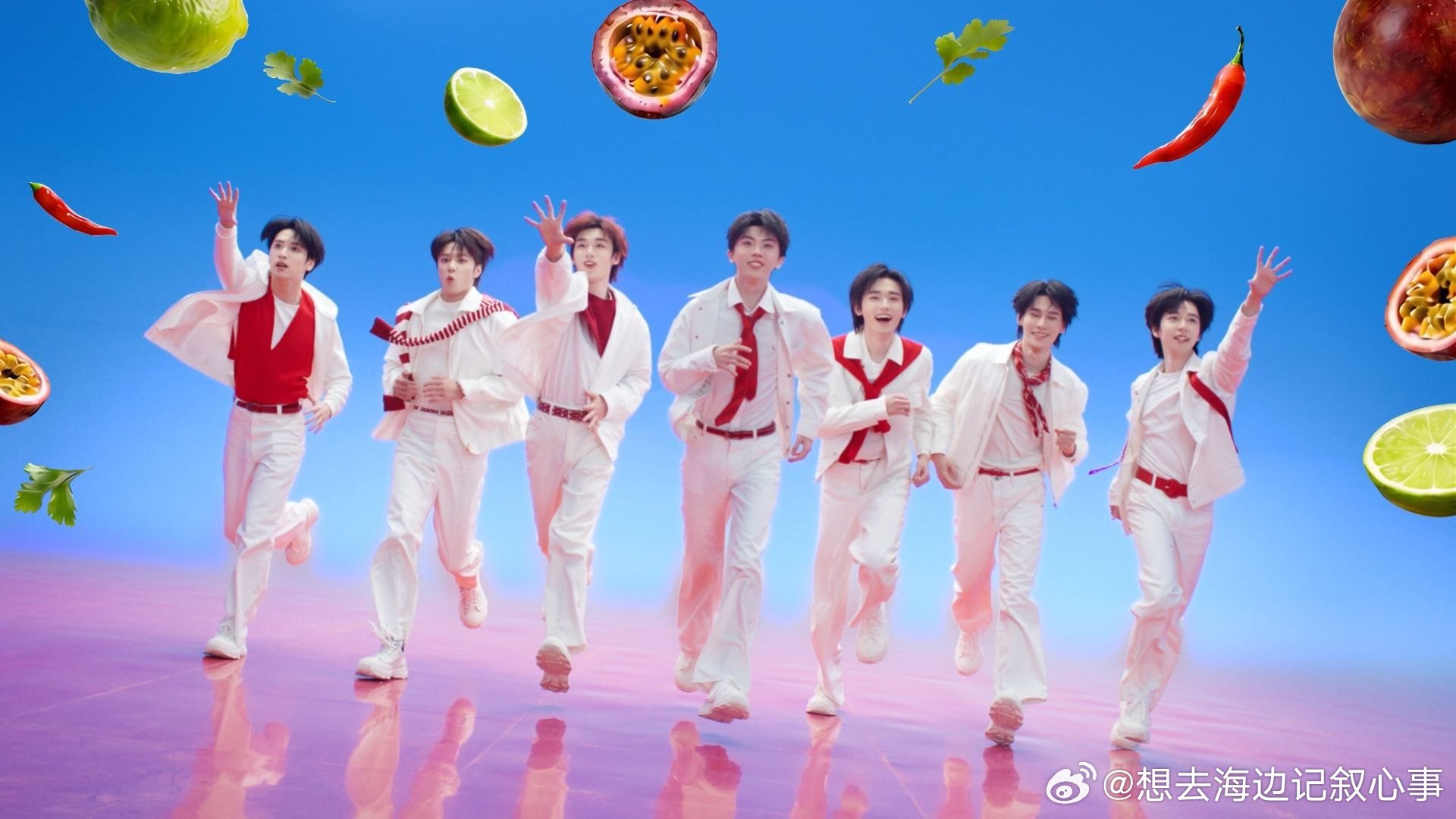 时代少年团震撼美味藏在小包里的云南烟火，卫龙傣味舂鸡脚风味魔芋爽由时代少年团全员