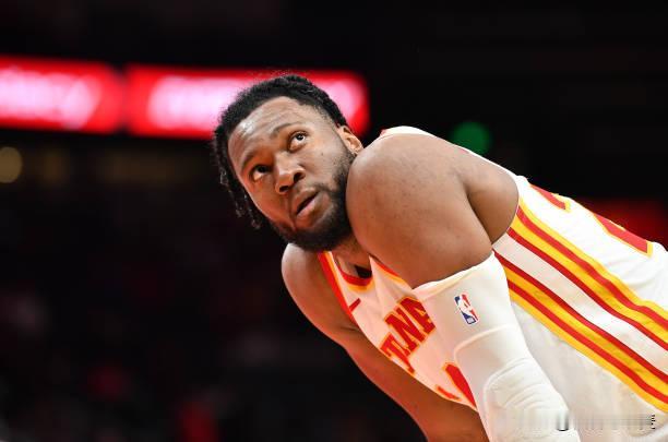 现在大家都知道，休斯顿火箭需要中锋，而老鹰那边目前中锋溢出，所以火箭可以考虑把当