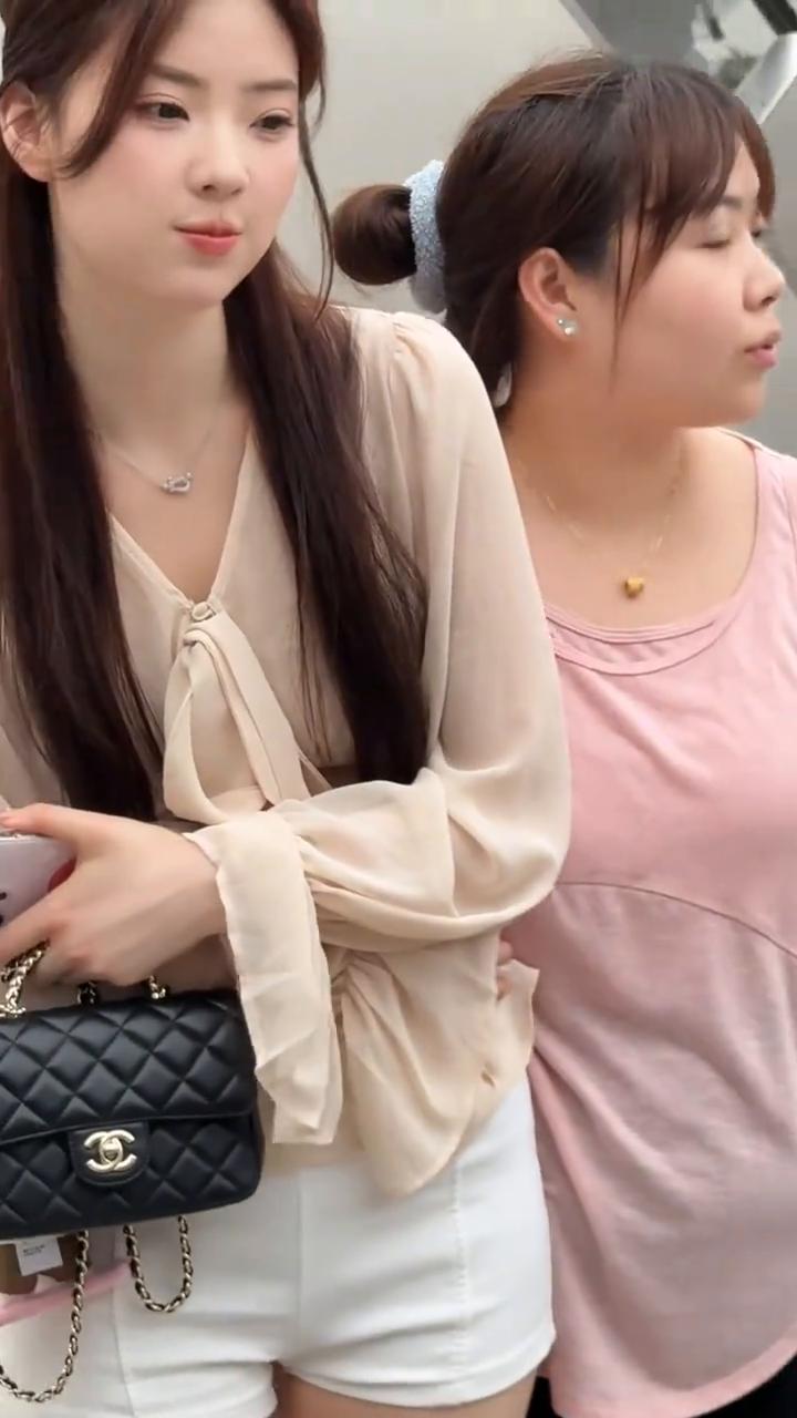不要拍屁股，表妹，我妹也拍。