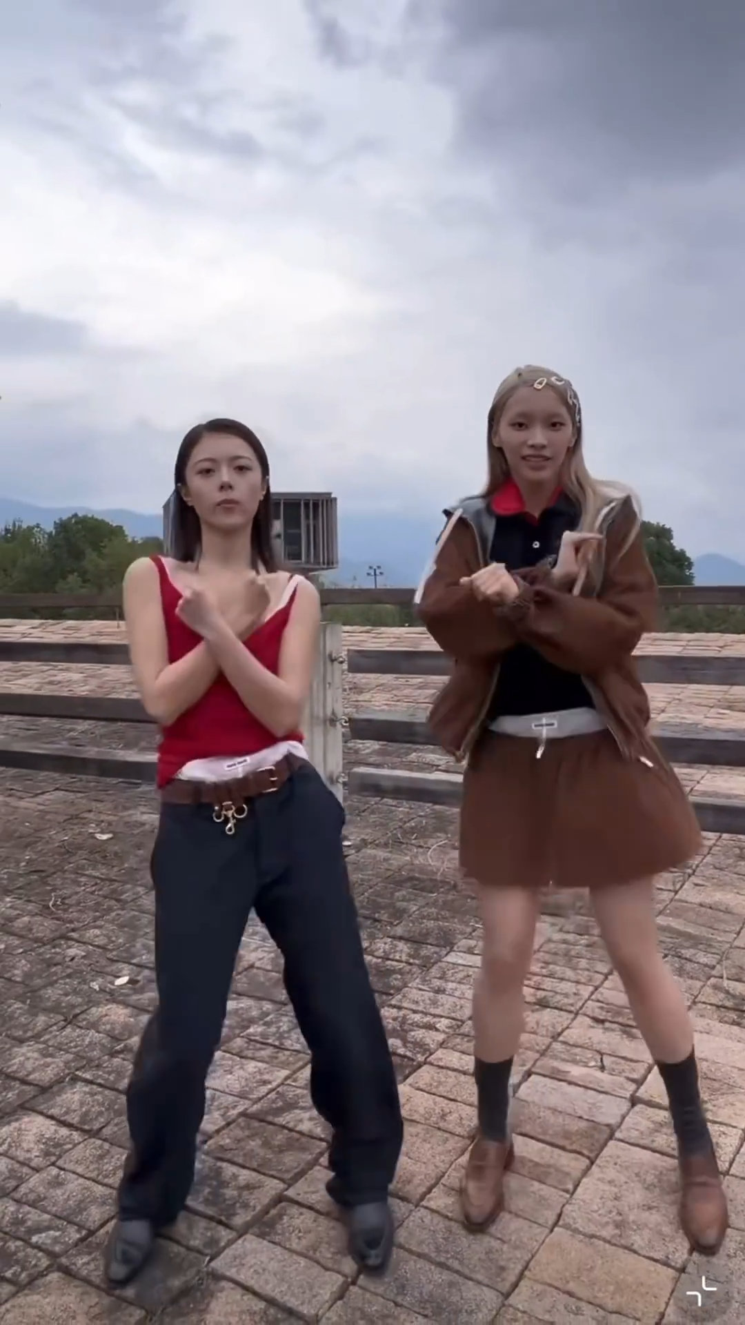 赵今麦跳舞老实人豁出去了赵今麦刘伯辛跳舞 赵今麦刘伯辛跳舞，赵今麦跳舞老实人豁出