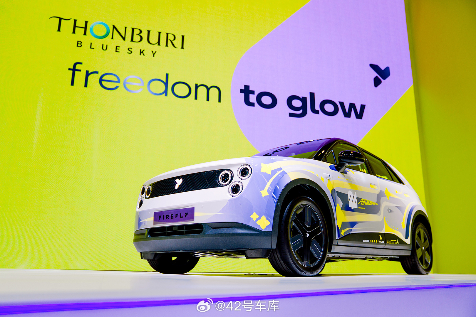 在第 47 届曼谷国际车展上，firefly 萤火虫右舵版正式上市，售价为 79