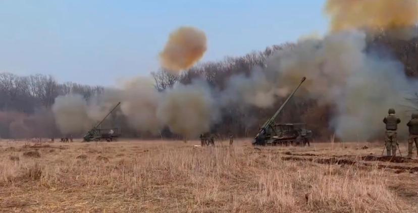 8 月 19 日，俄军在乌前线首次公开使用朝鲜 M1989 “谷山大炮” 作战，
