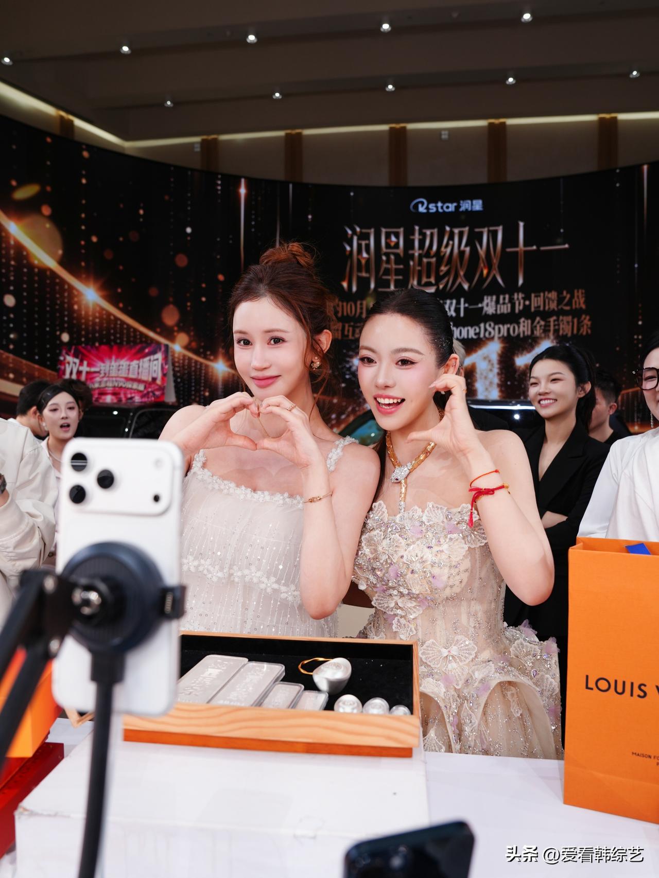 18日，演员李多海在个人Instagram上传了多张照片，并配文“突然作为应援嘉
