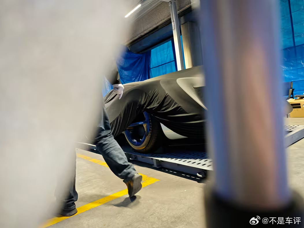 收集了一下网上各种猜测，各位觉得哪个好看👀小米超跑