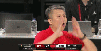 脸都不要了！日本主场黑哨无底线，最后1分钟彻底无法无天日本 主场哨