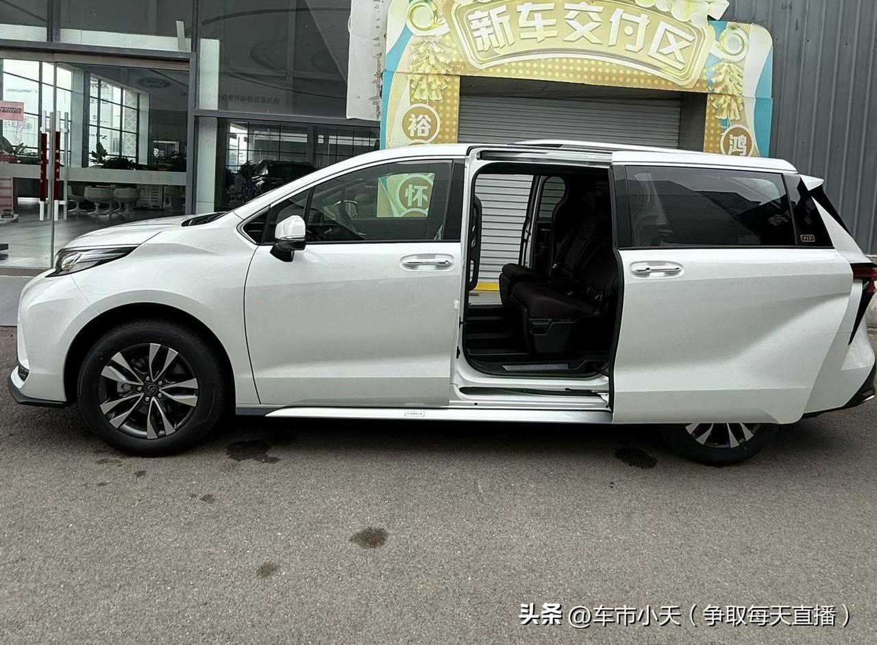 摊开今年各个燃油车企的销量榜单，你会发现几乎所有的燃油车企销量都在下滑，甚至一些