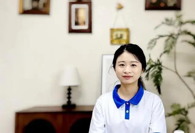 金子在哪都能发光！00后女生陈娴4年前以679分考入浙江大学。如今，她已成功从浙