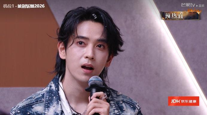 陈若轩高血压陈若轩紧张到血压飙升 披哥直播听张睿说起才知道，陈若轩没回宿舍是高血