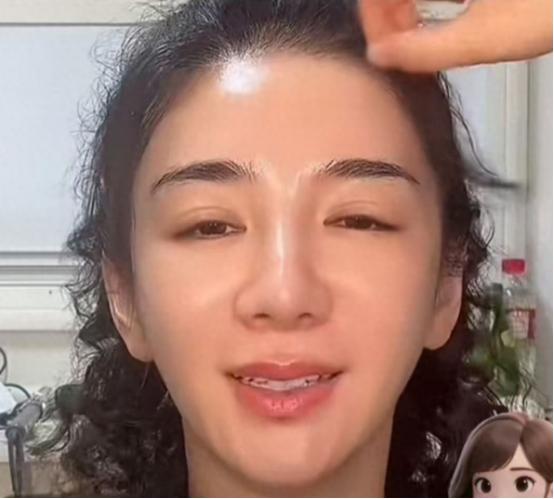 黄奕风波升级，网友建议封杀，她为自己的口无遮拦付出了代价?

 
之前的黄奕凭借