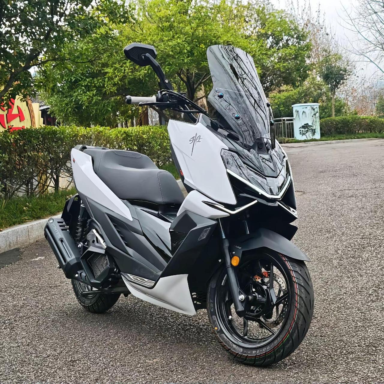 升仕150X与车主的帅气合照。@心宽体更更更胖  升仕150x升仕150x改装升