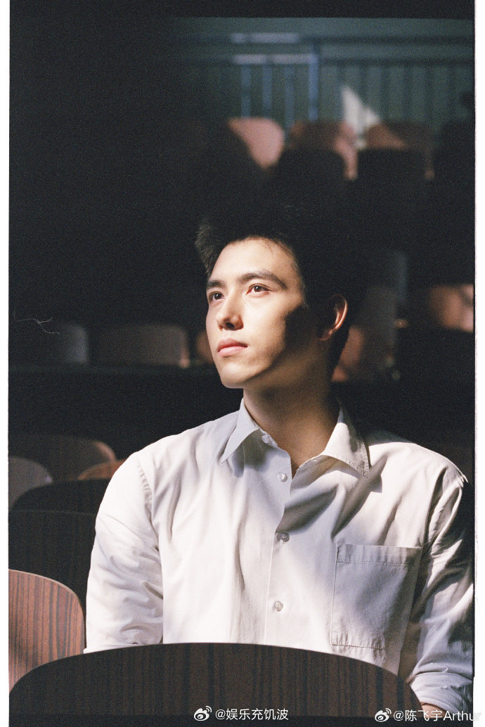 陈飞宇用收着演收获了观众没人告诉我吗？00 后的陈飞宇演年代剧居然这么稳！完全没