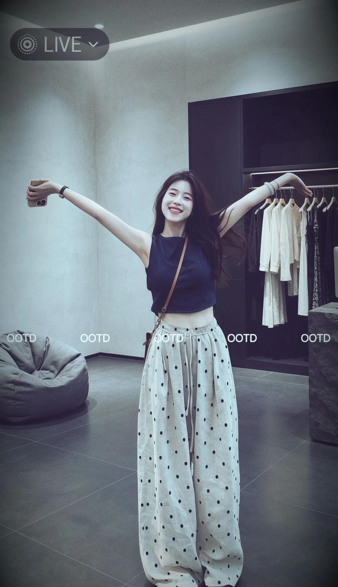 好喜欢这种慵懒穿搭的松弛感！！
波点元素 穿搭为了取悦自己 随性随意简单洒脱做自