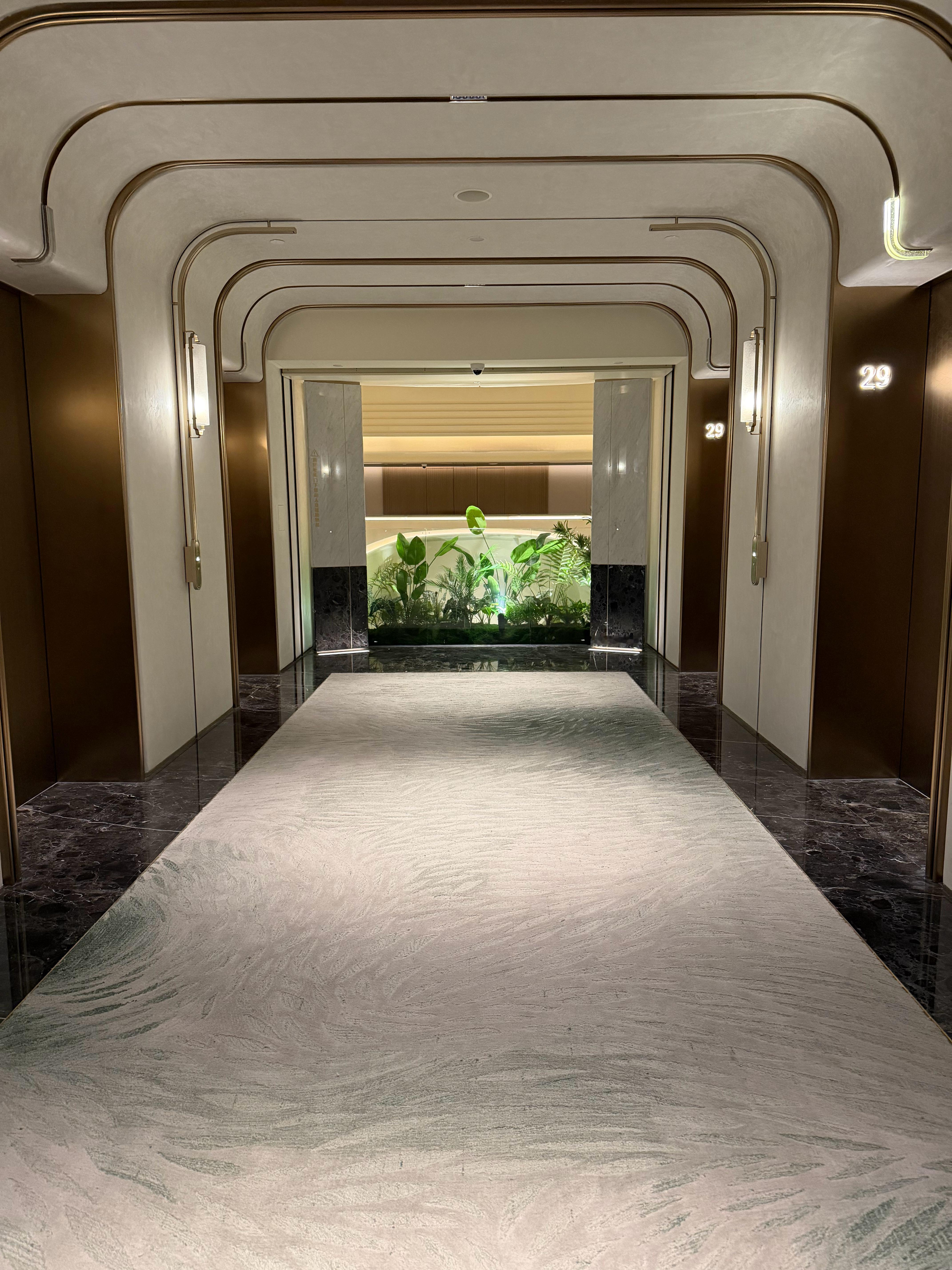 大家早啊，今天要拍一台双舱大空间 SUV