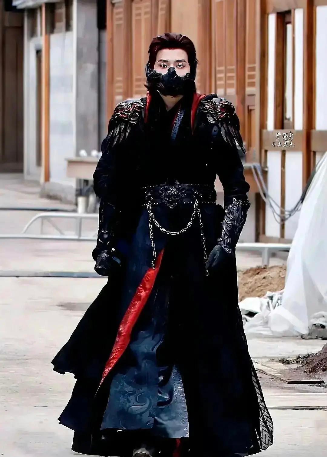 OMG月明千里的男主，造型已经这么不贴原著了吗？？？？？？ 