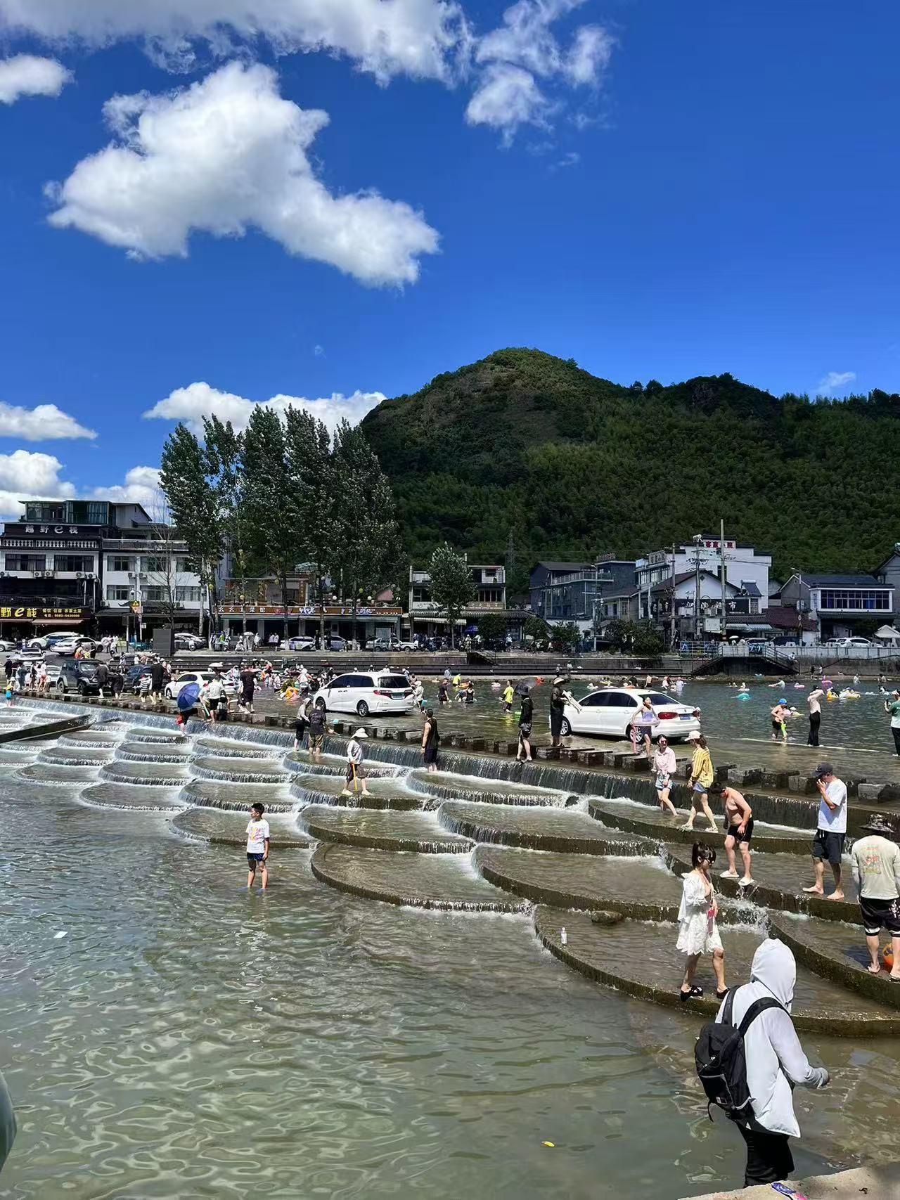 国庆自驾皖南川藏线，是江，浙，沪，皖，豫游客首选的自驾目的地。
许多游客建议自驾