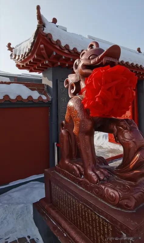 我一直热衷于创作对联，对联里藏着文化韵味和我的奇思妙想。之前过年，我写了一副“瑞