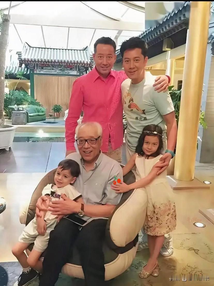 蔡国庆被说"端着"？看懂他帮弟弟这套操作，我服了

说实话，我以前刷到蔡国庆的节